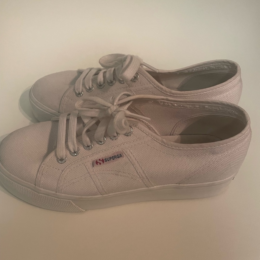 Superga size 9 platform
